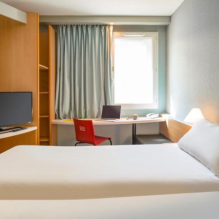 Отель Ibis Saint Rambert D'Albon Экстерьер фото