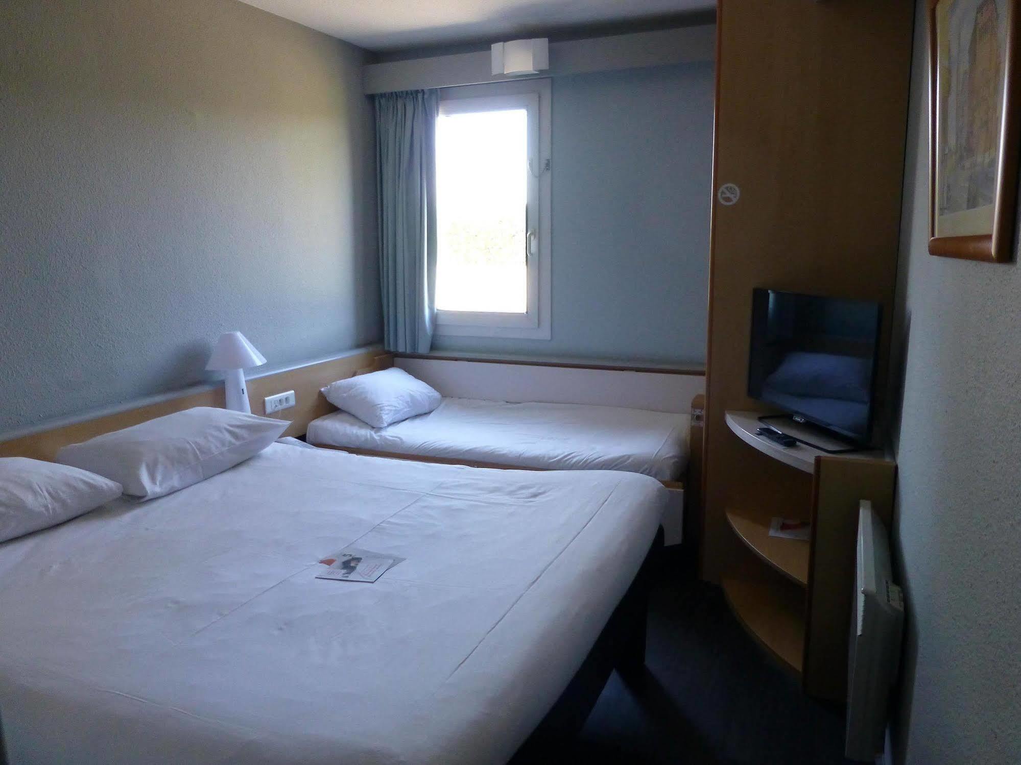 Отель Ibis Saint Rambert D'Albon Экстерьер фото